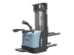 Apilador eléctrico de hombre caminando UT15WS